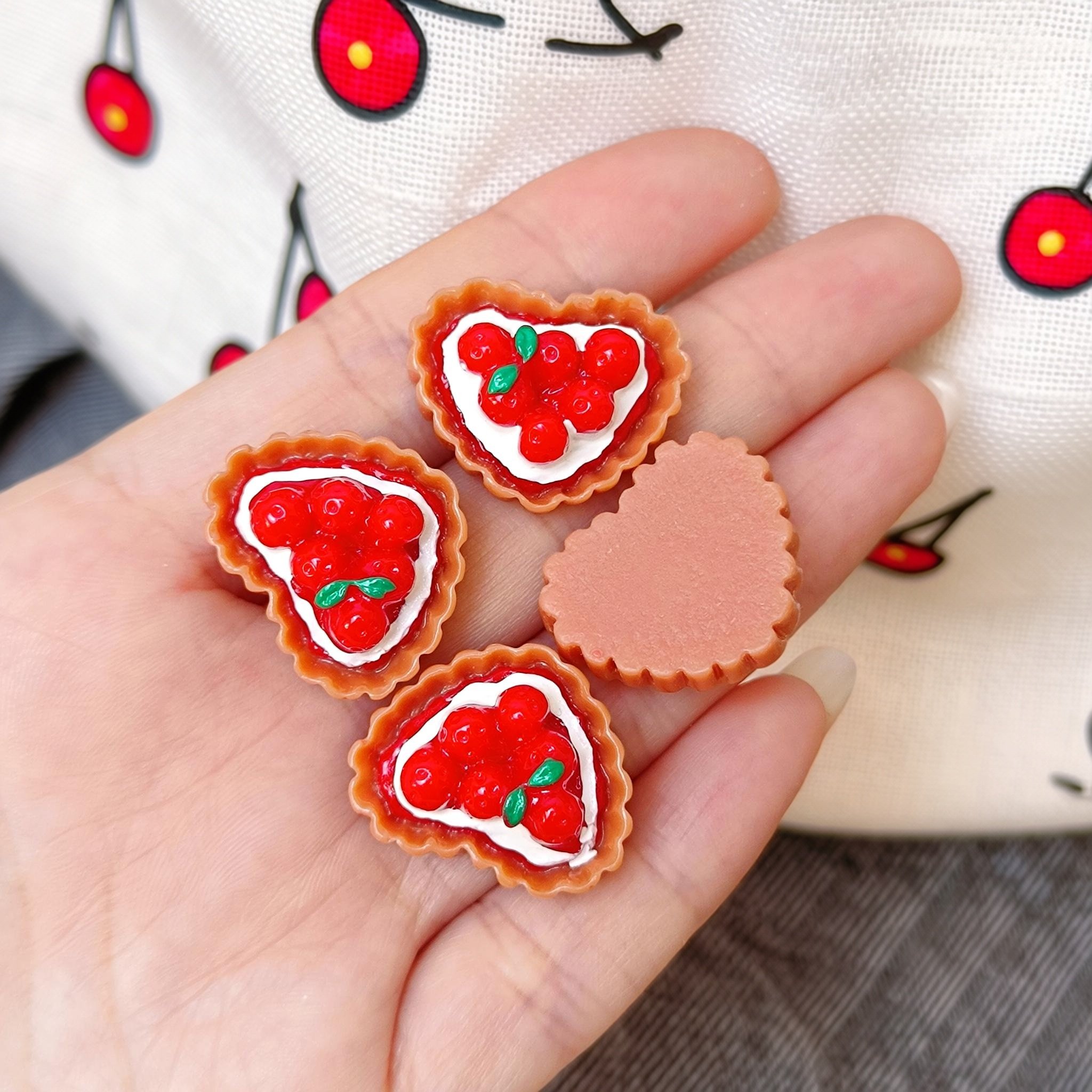 仿真食玩草莓爱心蛋糕 微缩甜品模型娃娃屋diy场景装饰奶油胶配件,玩具/童车/益智/积木/模型,奶油胶/树脂DIY配件,淘宝优惠券,粉丝福利购,淘宝优惠卷