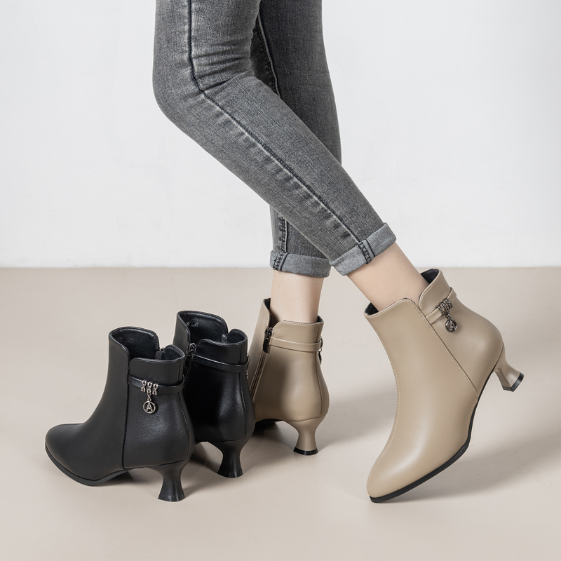 妈妈短靴女2025新款秋冬小个子高跟尖头真皮冬季加绒时尚洋气靴子