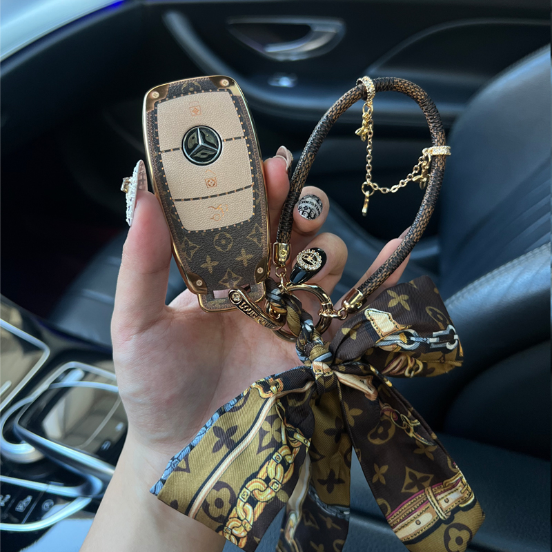 适用于奔驰C级C260L/C200E300L/EQS/E260/GLC/260LS级GLE壳扣男女