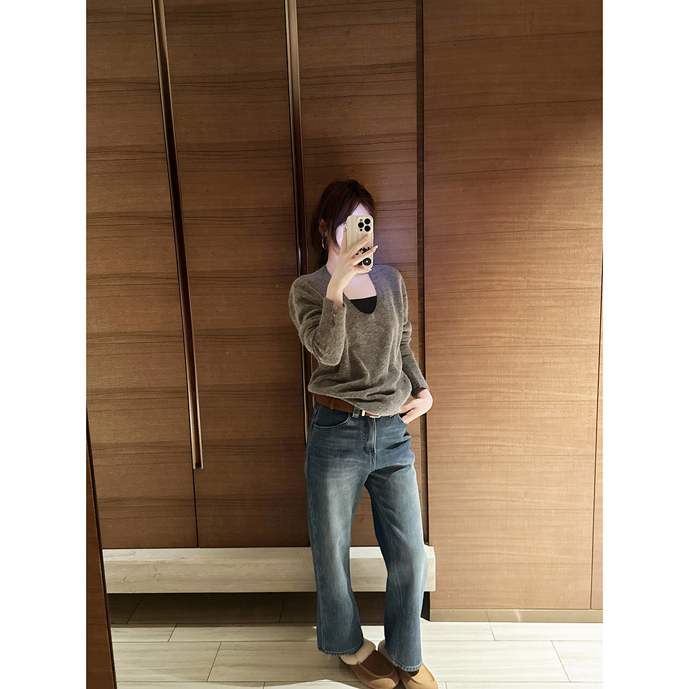 毛绒绒的兔毛长袖针织毛衣