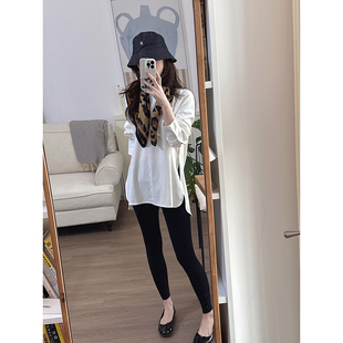 CHIA春季中长款拼接袖侧身大开叉的简洁长袖白t 搭配豹纹方巾