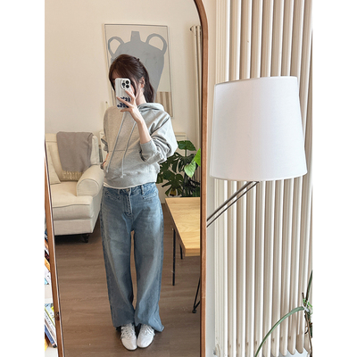 直筒收腿长腿穿出来浅色洗水仔裤