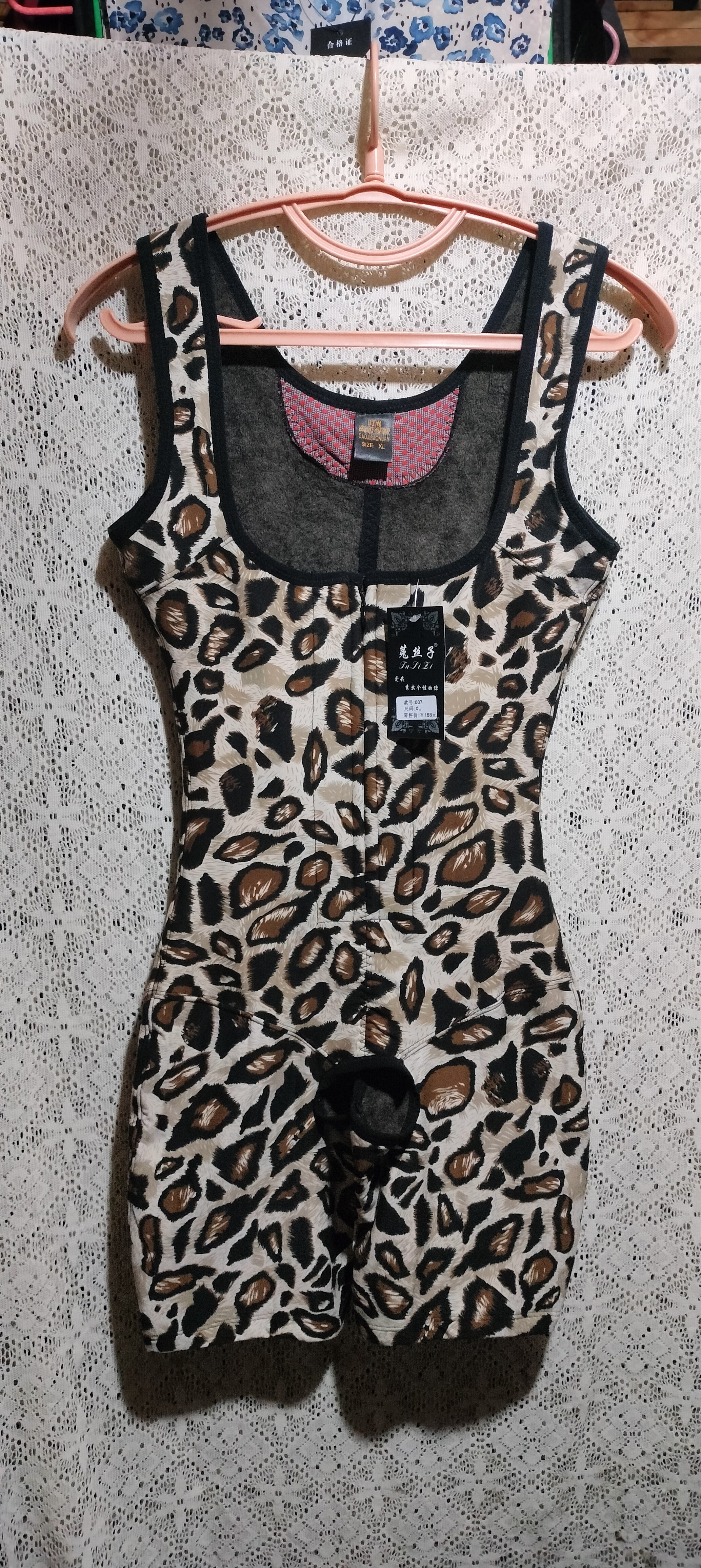 冬季加绒保暖平角连体塑身衣有L和XXL