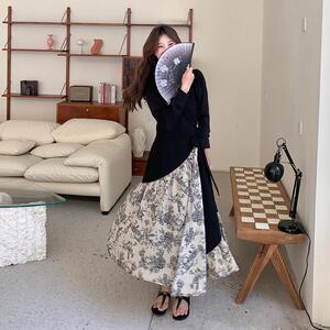 新中式V领碎花连衣裙女春夏2025新款独特绝美温柔气质假两件长裙图片