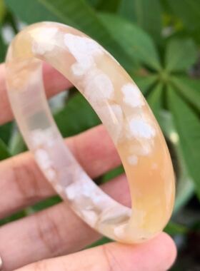 天然时尚风冰透玉髓玛瑙手镯