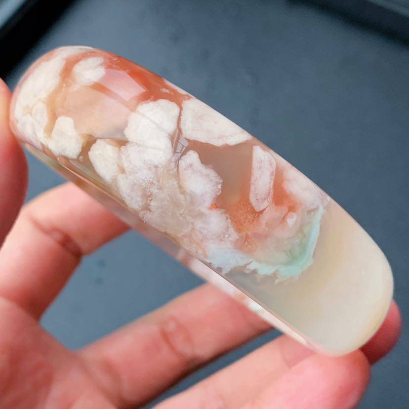 61.2圈马达加斯加天然粉红色飘绿色樱花玛瑙手镯女款百搭玉髓转运