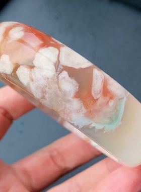 天然飘绿色樱花冰透宽版玛瑙手镯