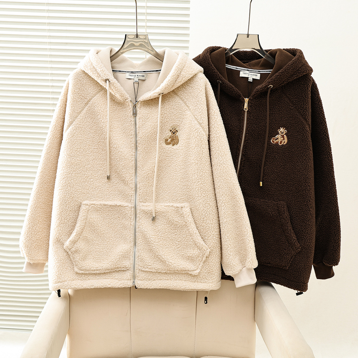 2025秋冬新款学院风仿羊羔毛保暖连帽开衫拉链外套女TTMZ258VW2A