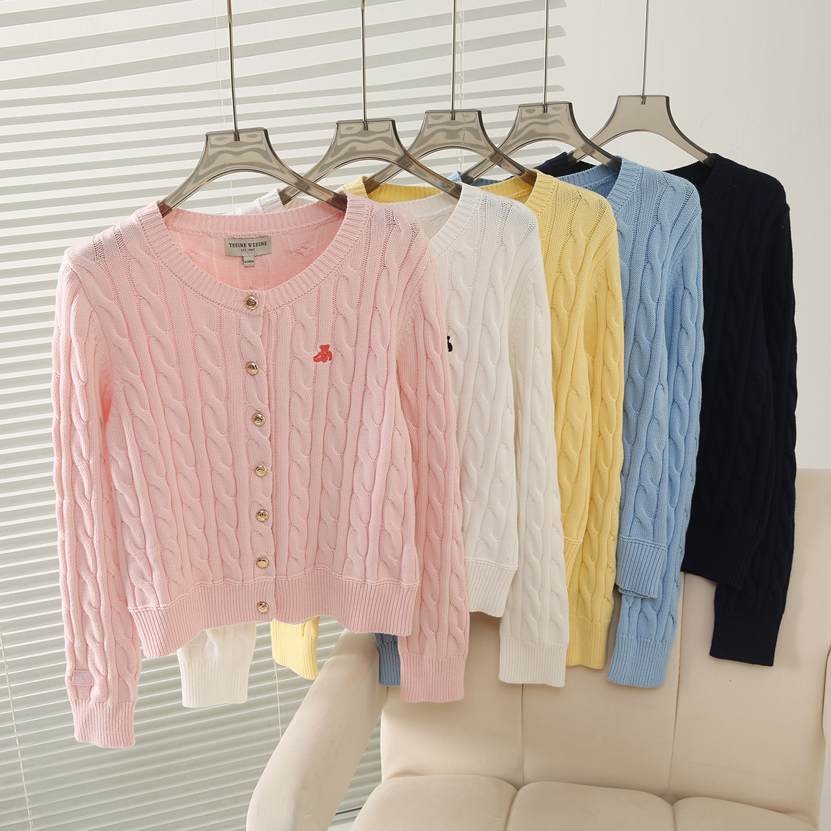 赵露思同款2025春季新款学院立体绞花针织毛衣开衫女TTCK251204E