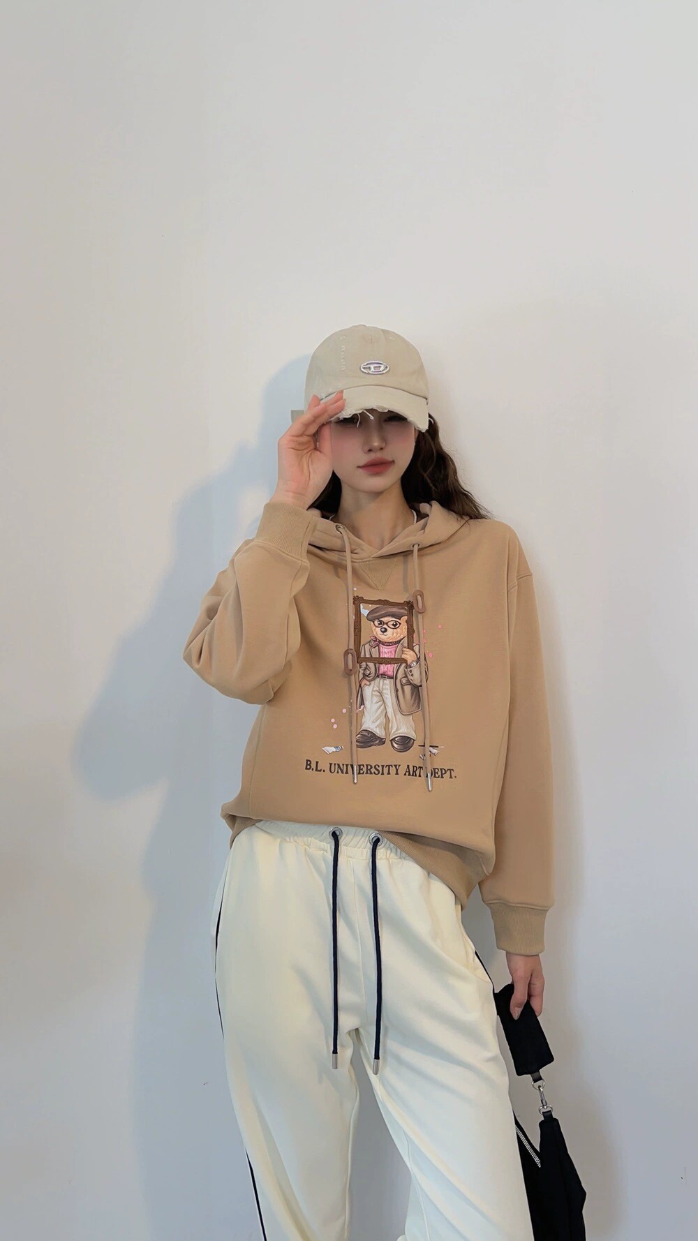相框2024秋冬新款女装卡通学院风毛圈棉连帽套头短款卫衣247801