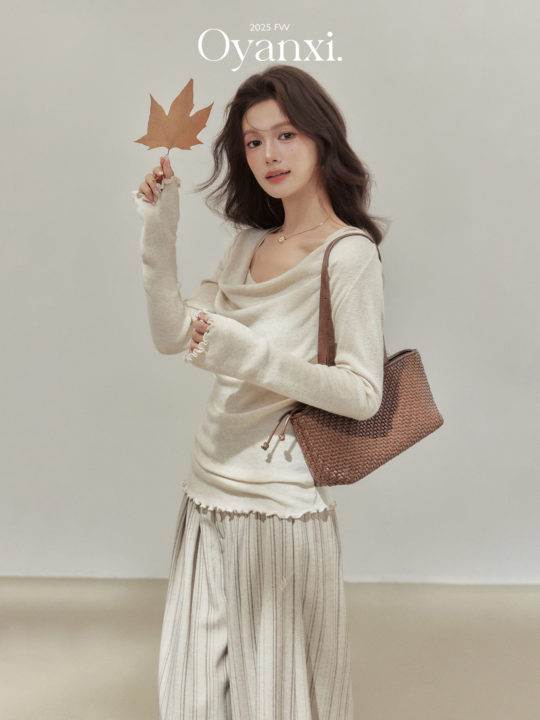 Peninsula Pine Nut Tea Fake Two-Piece Turtleneck Knit Sweater for Women, Unique and Slim-Fitting Long-Sleeve Top for Autumn