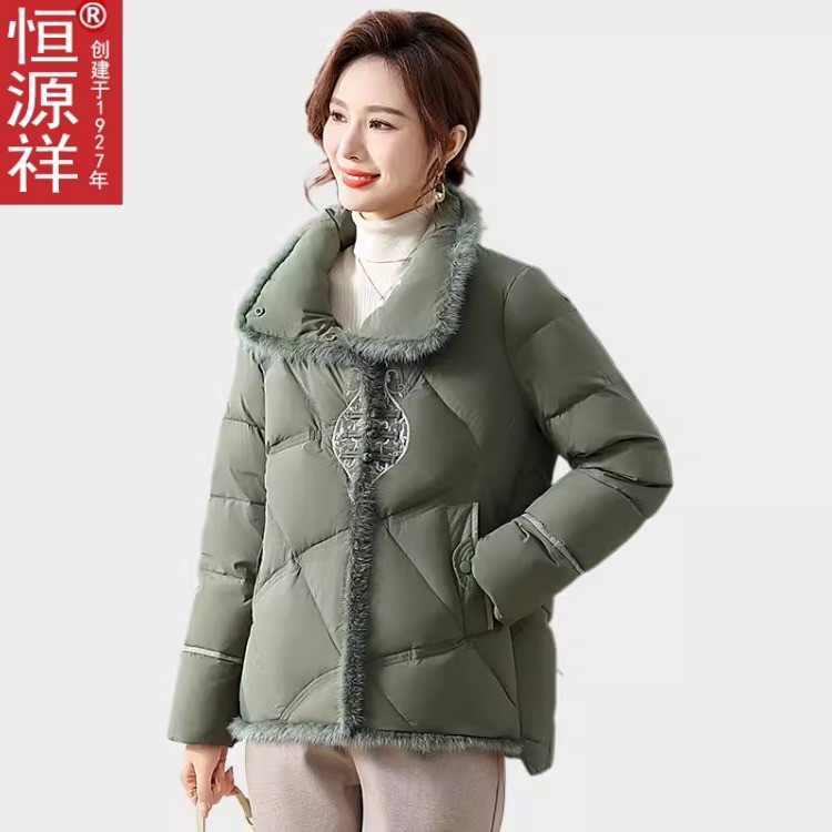 新款妈妈冬装羽绒服中年女士外套洋气上衣服中老年女装防寒服时尚