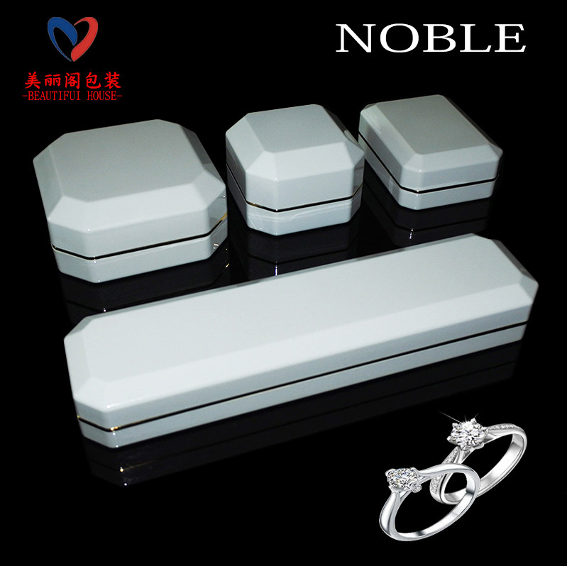 白色高档带灯戒指盒 耳钉吊坠盒 耳环手镯手链徽章首饰包装盒促销