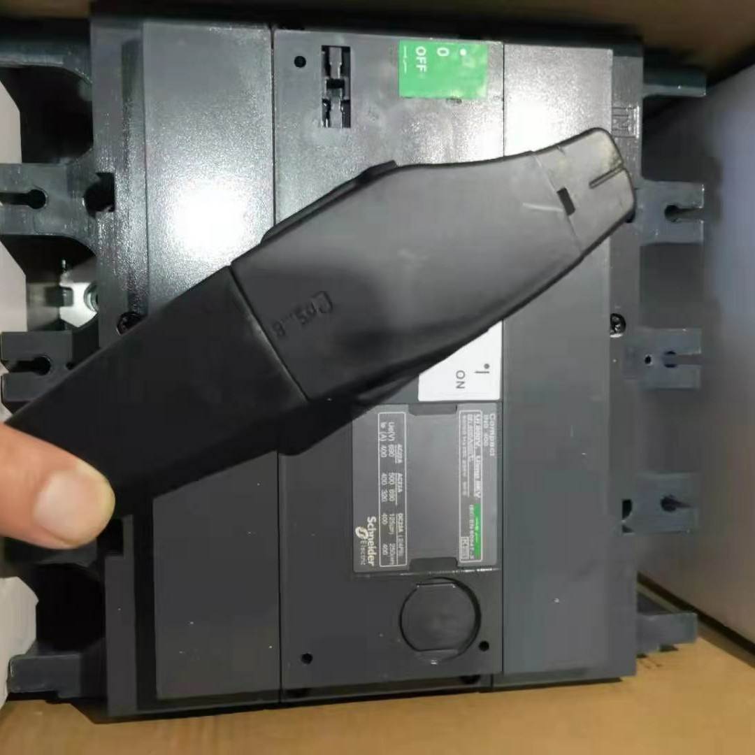 施耐德 INS负荷开关 3P 4P 黑色手柄 40A 63A 80A 100A&mdash