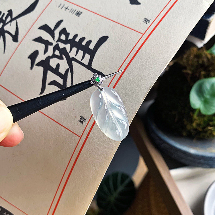 缅甸料天然A货老坑翡翠叶子冰种白冰通透起光树叶吊坠18k金带证书