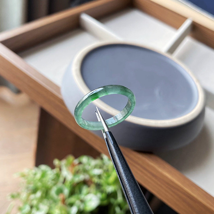 20号 自然光天然A货危料翡翠指环冰种蓝水飘绿花翠色细条戒指证书