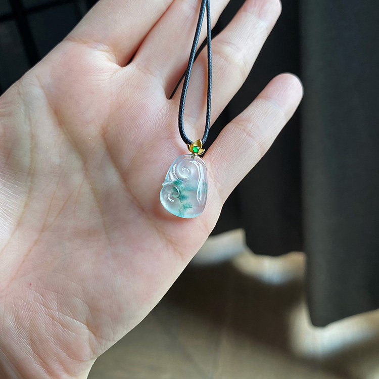 缅甸料天然A货翡翠如意高冰种飘花蓝绿色起光18k迷你小吊坠带证书