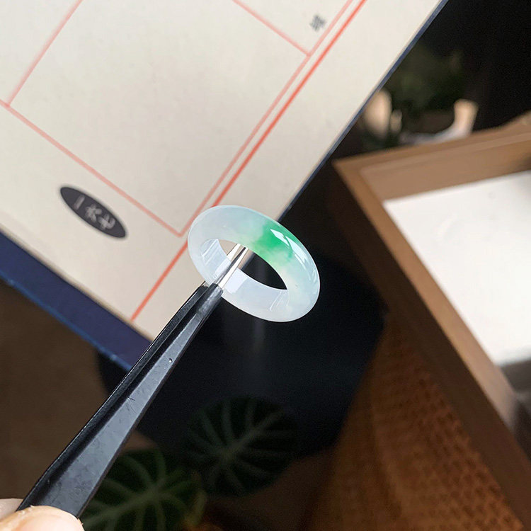 天然老坑A货翡翠指环飘阳绿