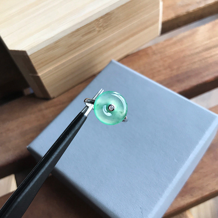 12mm 缅甸料天然老坑A货翡翠平安扣戒指冰种晴水浅绿色阳绿18k金