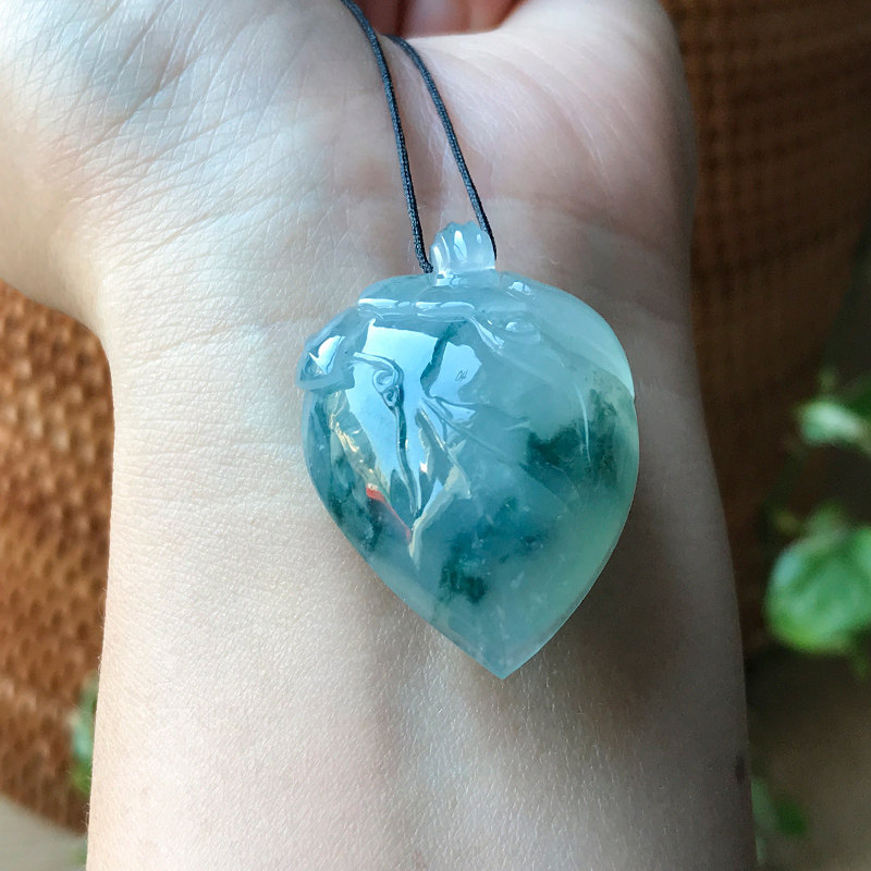 天然A货翡翠桃子吊坠冰种飘蓝花