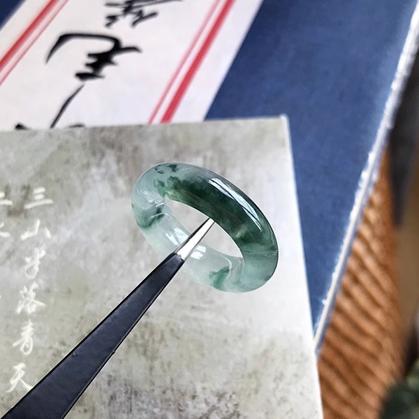 A货翡翠指环冰种飘花蓝绿花