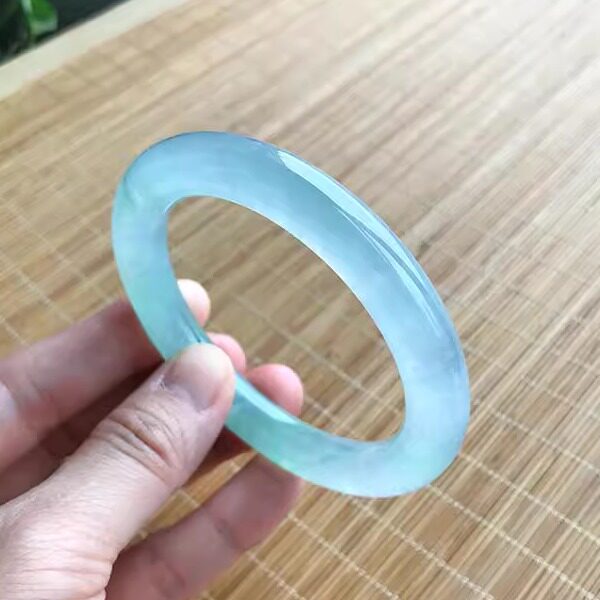 翡翠手镯冰种阳绿甜绿色晴水圆条