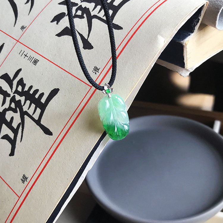 天然A货翡翠叶子飘阳绿辣绿色