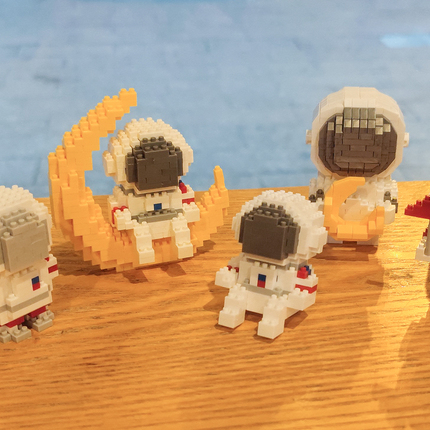小颗粒微型积木成年拼装男女孩玩具拼图DIY太空人月亮宇航员摆件