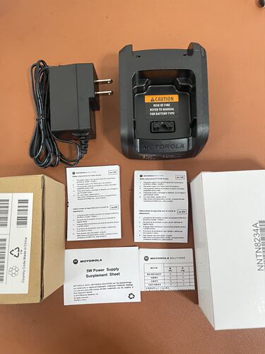 摩托罗拉MTP3150 MTP3100 3250 3550对讲机座充NNTN8234A充电器原