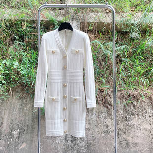 针织包臀裙 单排扣厚款 高级感 名媛气质V领收腰垫肩连衣裙2025新款