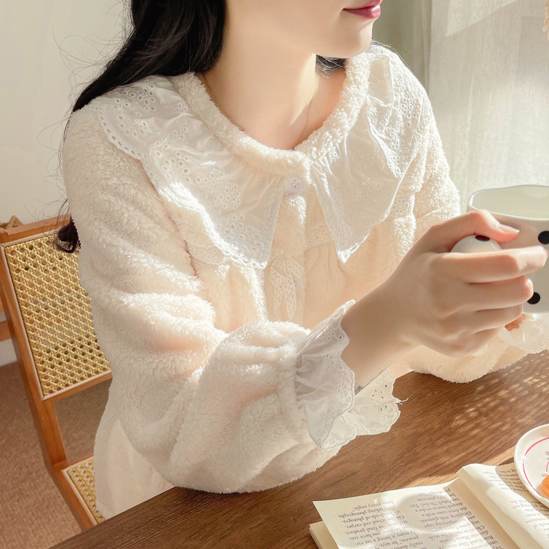 花边拼接珊瑚绒睡衣套装女