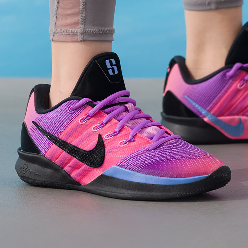 NIKE耐克男女实战新款耐高系列萨布丽娜篮球鞋 IR2658