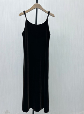 图●2025冬季新品 丝绒吊带连衣裙女简约显瘦无袖打底长裙4210