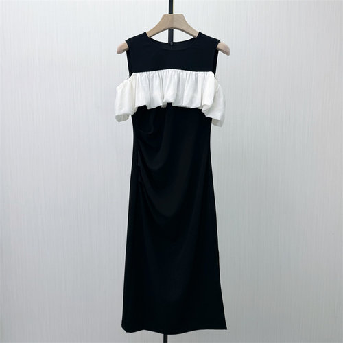 迪●2026夏季新品 法式露肩连衣裙女设计感小众修身显瘦a字裙6070