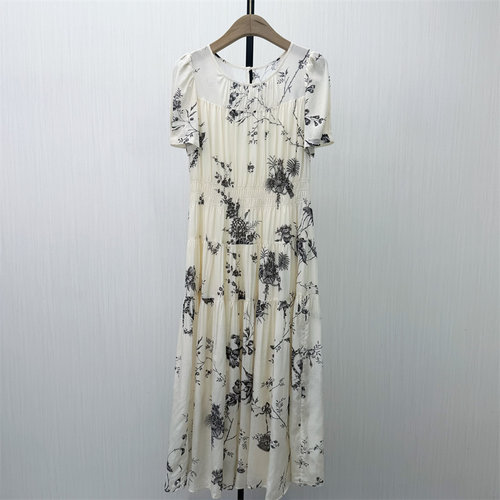 恩●2026夏季新品 法式碎花连衣裙女气质显瘦小清新a字茶歇裙128
