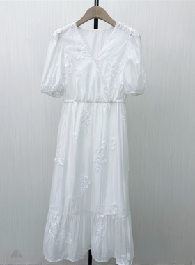 芭●2026夏季新品 法式v领连衣裙女气质显瘦小清新a字茶歇裙3032