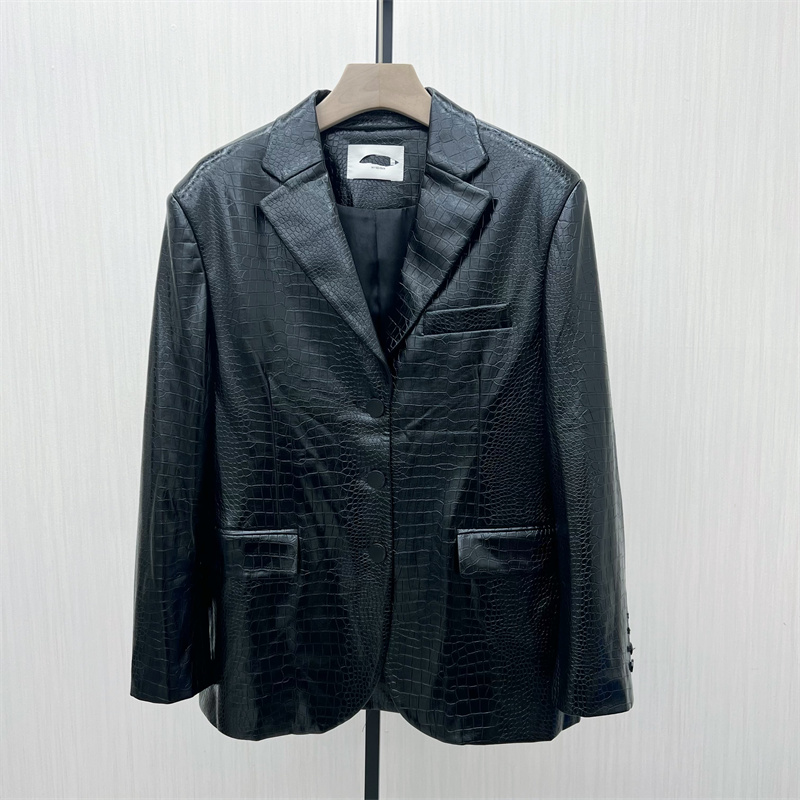 艾●2025秋季新品 皮衣西装外套女时尚休闲经典宽松通勤西服350