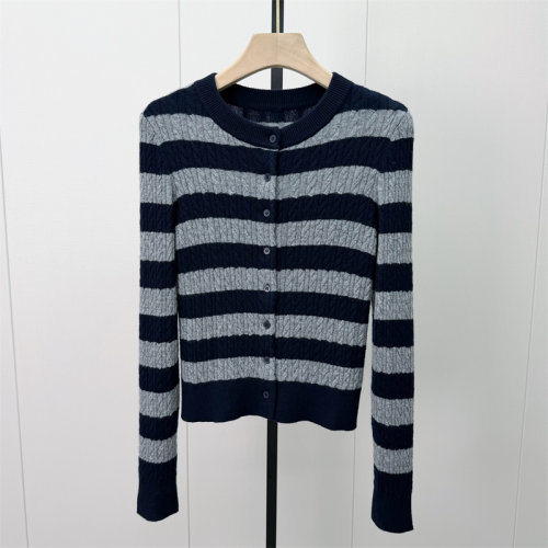迪●2026冬季新品 条纹针织开衫女简约通勤修身显瘦短款上衣7125