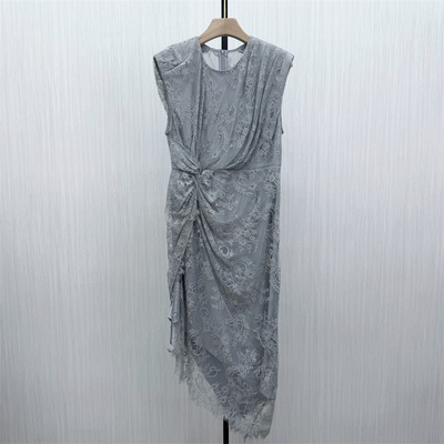 伊●2026夏季新品 温柔风蕾丝连衣裙女收腰显瘦优雅无袖长裙3011