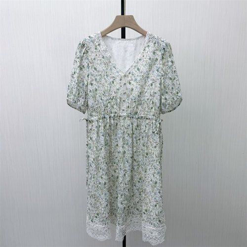 芭●2026夏季新品 法式碎花v领连衣裙女气质显瘦小清新茶歇裙3045