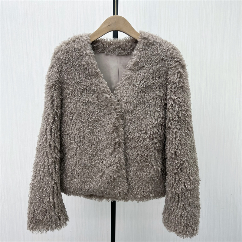 C●2025冬季新品 高级感时髦百搭保暖外套短款毛毛大衣女3338