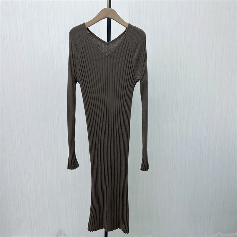 恩●2025冬季新品 绵羊毛针织连衣裙女气质修身内搭打底毛衣裙568