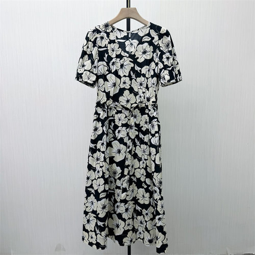 恩●2026夏季新品 法式碎花连衣裙女气质显瘦小清新茶歇长裙125