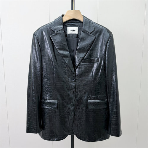 艾●2026秋季新品 皮衣西装外套女时尚休闲经典宽松通勤西服350