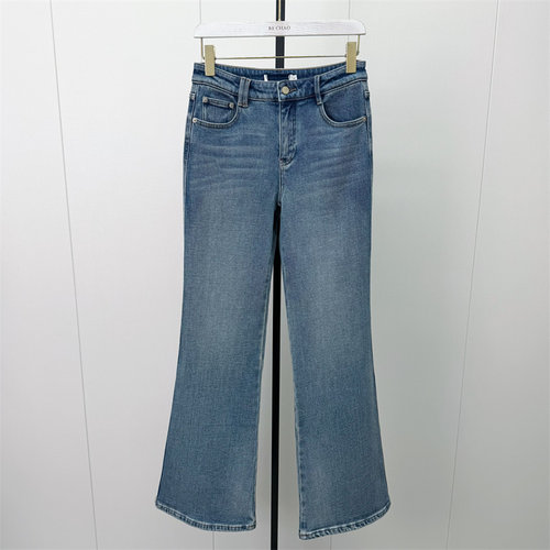 S●2026冬季新品 微喇牛仔裤女高腰显瘦紧身直筒日常百搭长裤683