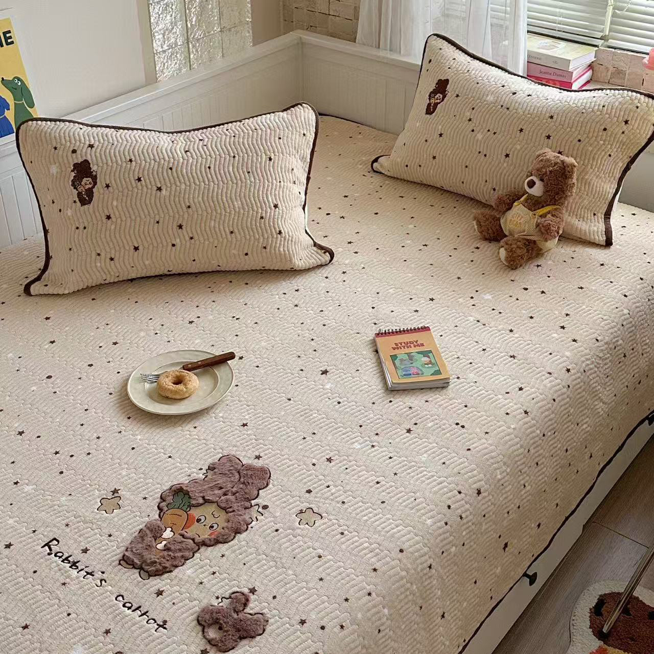 工艺款加厚牛奶绒床盖枕套三件套