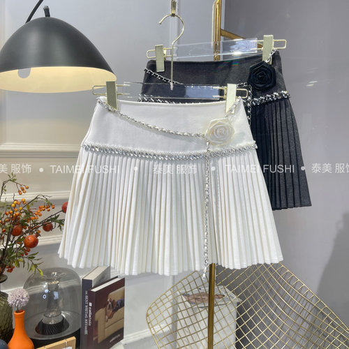 2024秋冬新款山茶花腰链镶钻加厚百褶裙高腰显瘦遮胯insA字短裙女