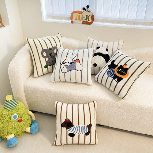 新款牛奶绒多巴胺毛巾绣抱枕被卡通两用二合一车用午休靠垫被