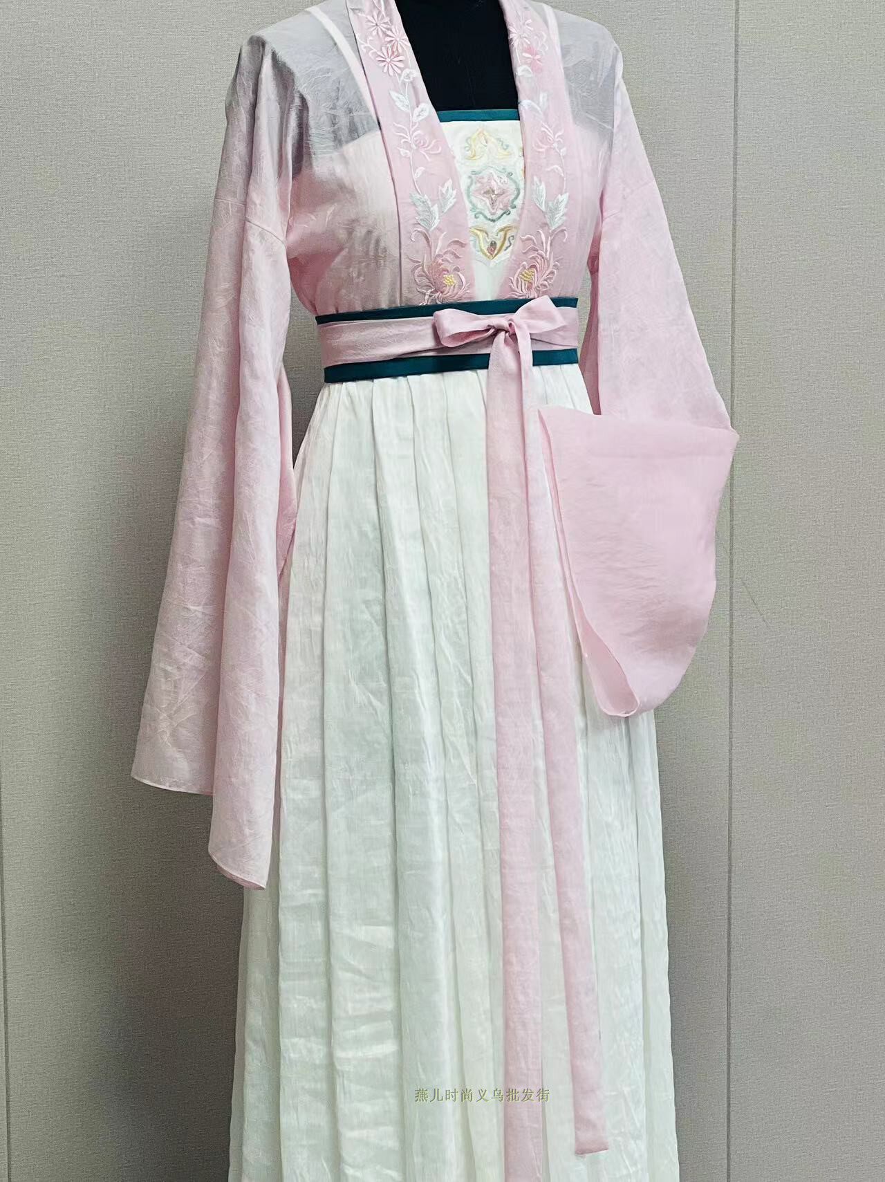 (出租)原创汉服女唐刺绣上襦齐胸襦裙羽袖超仙飘逸套装一衣一码