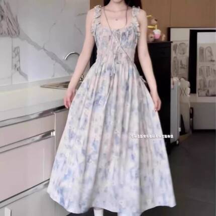 茶歇法式优雅方领无袖性感吊带雪纺连衣裙2026夏季仙女a字中长裙